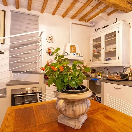 Loft Elegante Nel Centro Di Dozza, Citta D'arte Apartman